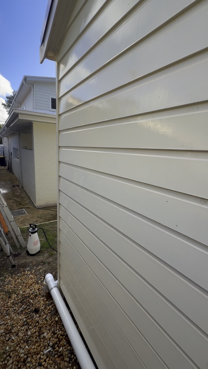 Weatherboard cladding clean after soft washing Northern Beaches